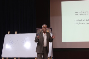 سخنرانی استاد اکبر زمانی لنجانی با عنوان کاربرد مثلث خیام در ترسیم نقشمایه های چهار ترنج