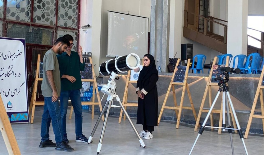 برگزاری نمایشگاه فیزیک و اخترشناسی دانشجویان دانشگاه نیشابور در افلاک‌نما