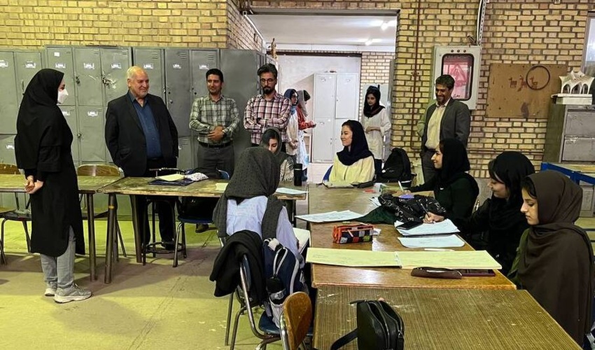 بازدید رئیس دانشگاه نیشابور از بخش‌های مختلف دانشکده هنر