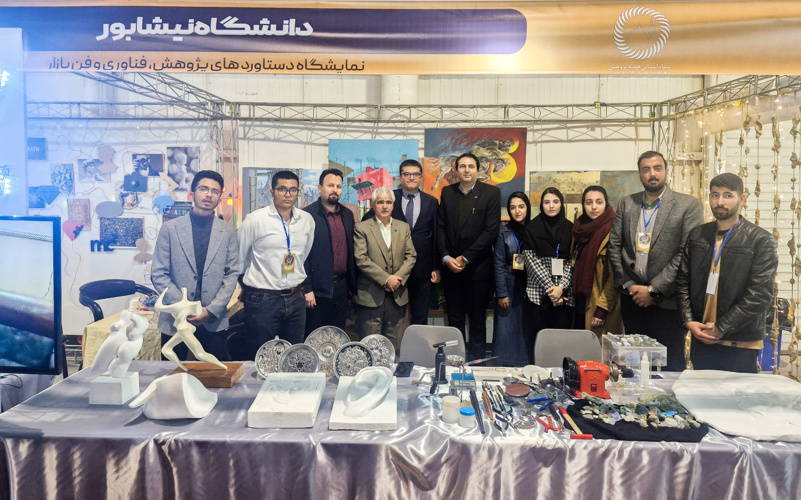 بازدید ریاست دانشگاه از غرفه دانشگاه نیشابور در نمایشگاه دستاوردهای پژوهشی استان