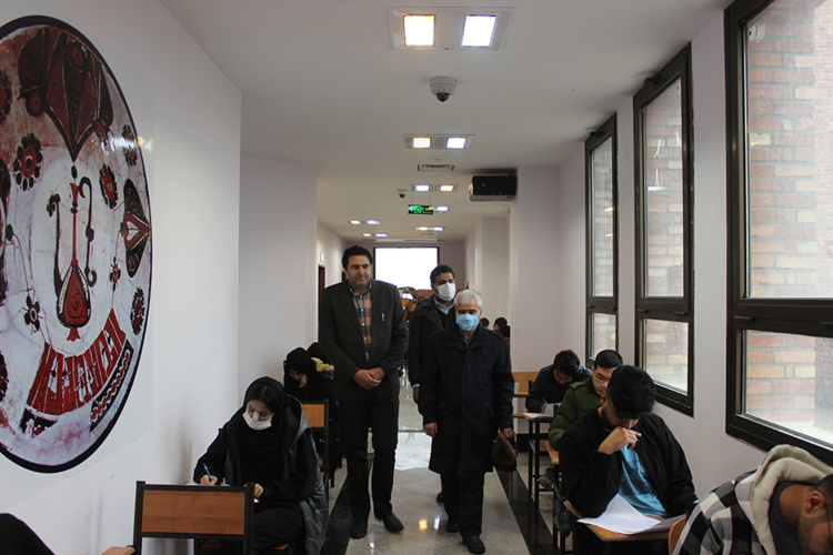 بازدید ریاست دانشگاه از روند برگزاری امتحانات پایان نیمسال اول سال تحصیلی ۱۴۰۲-۱۴۰۱