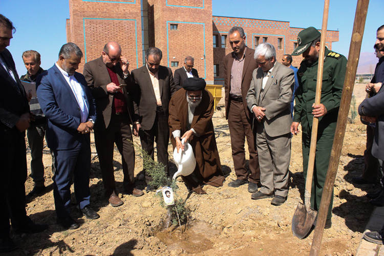 هر ایرانی، یک درخت؛ مراسم روز درختکاری در دانشگاه نیشابور