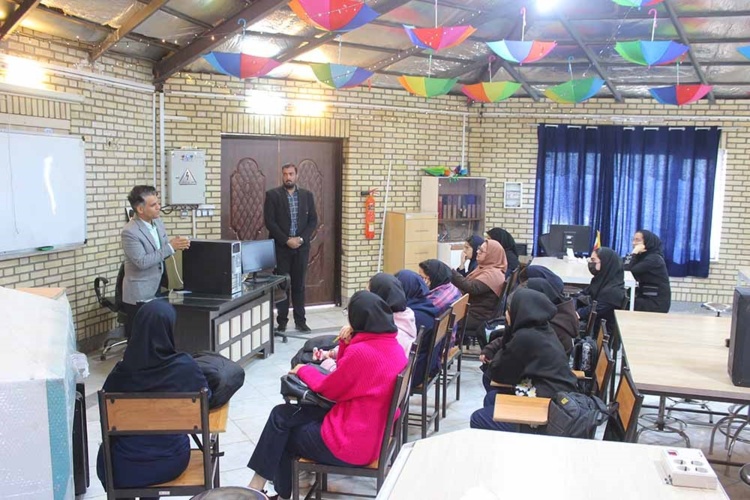 بازدید دانش آموزان از دانشگاه به مناسبت هفته پژوهش و فناوری