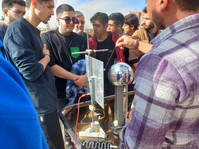 برگزاری بزرگداشت روز ملی فیزیک در دانشگاه نیشابور به مناسبت هفته پژوهش و فناوری