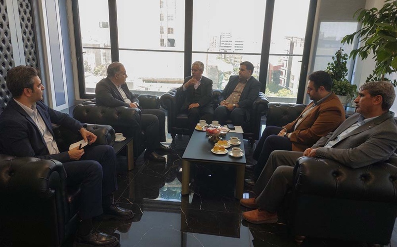 نشست ریاست دانشگاه با مدیر عامل بانک قرض الحسنه مهر ایران استان