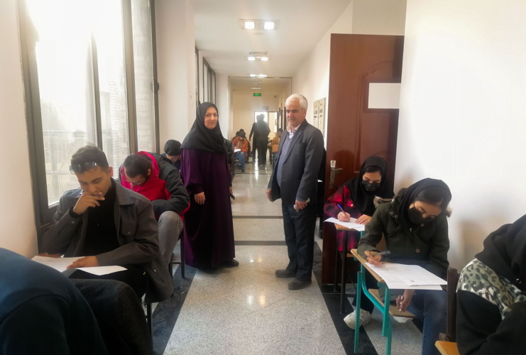 بازدید ریاست دانشگاه از روند برگزاری امتحانات پایان نیم سال اول سال تحصیلی ۱۴۰۴-۱۴۰۳