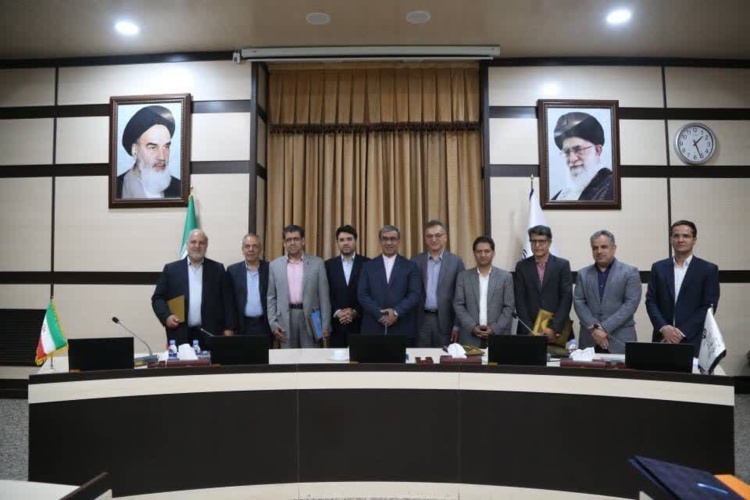 مراسم امضای تفاهم‌نامه احداث نیروگاه خورشیدی دانشگاه نیشابور در محل استانداری خراسان رضوی