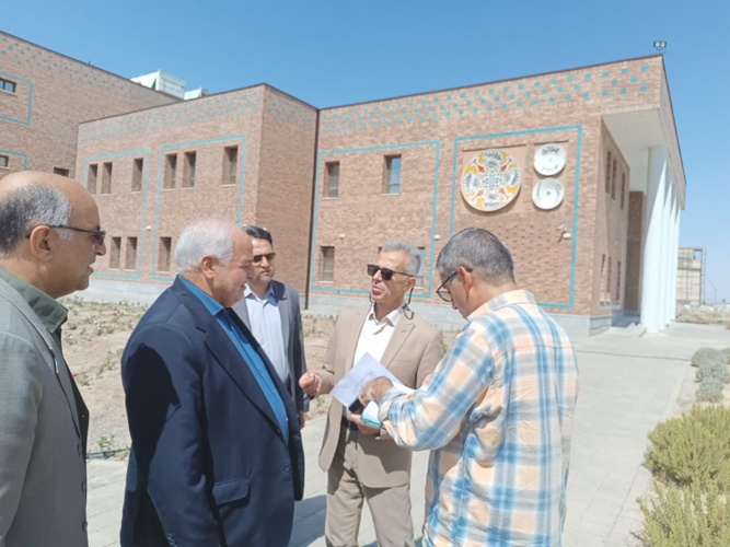 بازدید مهندس قربانی کارشناس سازمان برنامه و بودجه کشور در کمیسیون دائمی هیات امنا دانشگاه های جنوب خراسان از پروژه های عمرانی دانشگاه نیشابور
