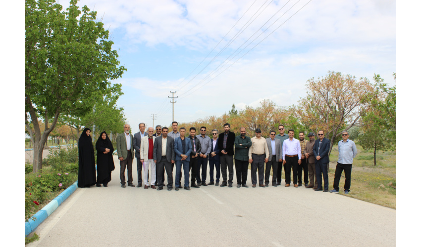 کارکنان و مسئولان دانشگاه نیشابور در گرامیداشت روز زمین پاک، هم‌قدم شدند