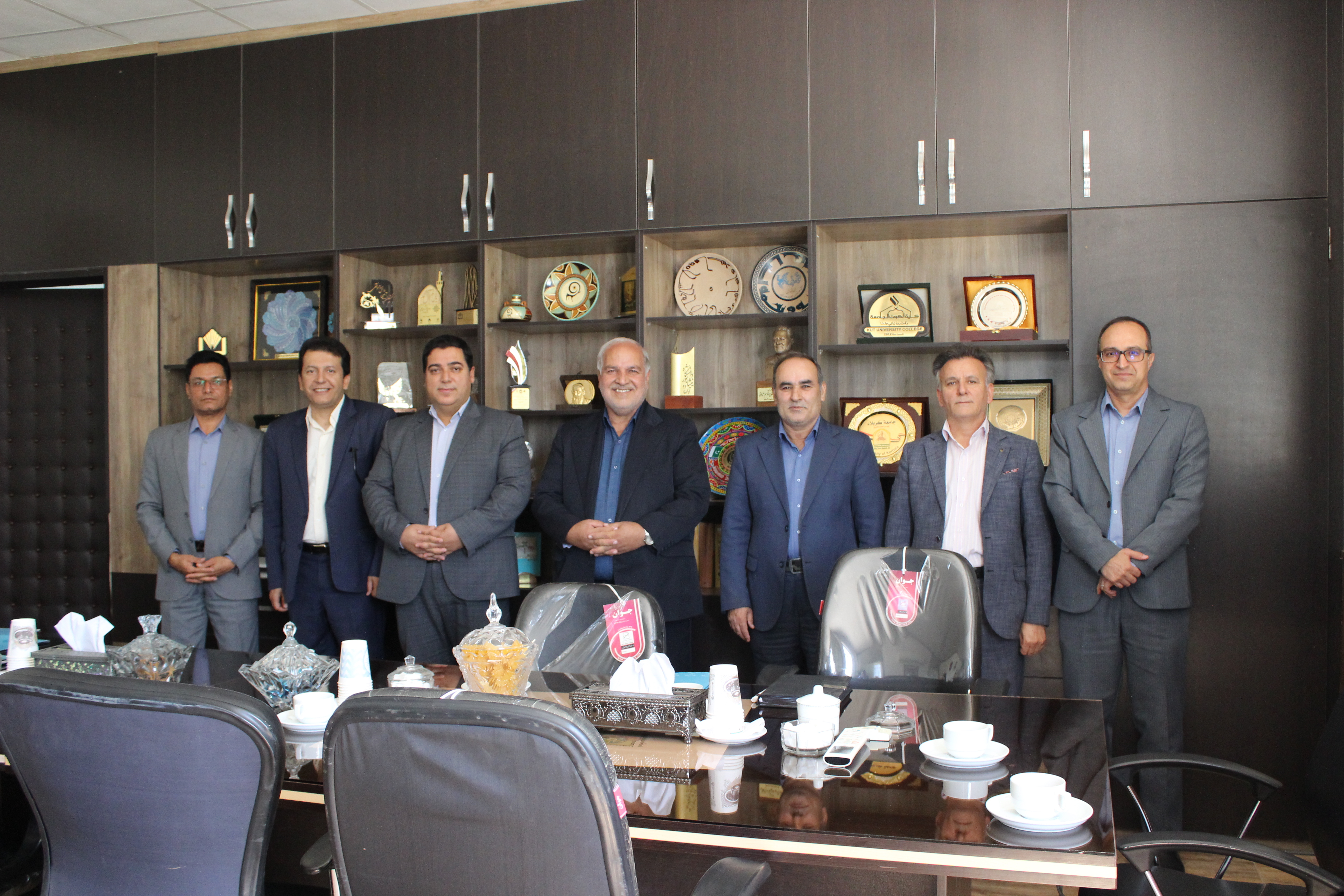 تجلیل از عوامل برگزاری همایش‌های «سلسله‌الذهب» و «خیام در گستره تاریخ»