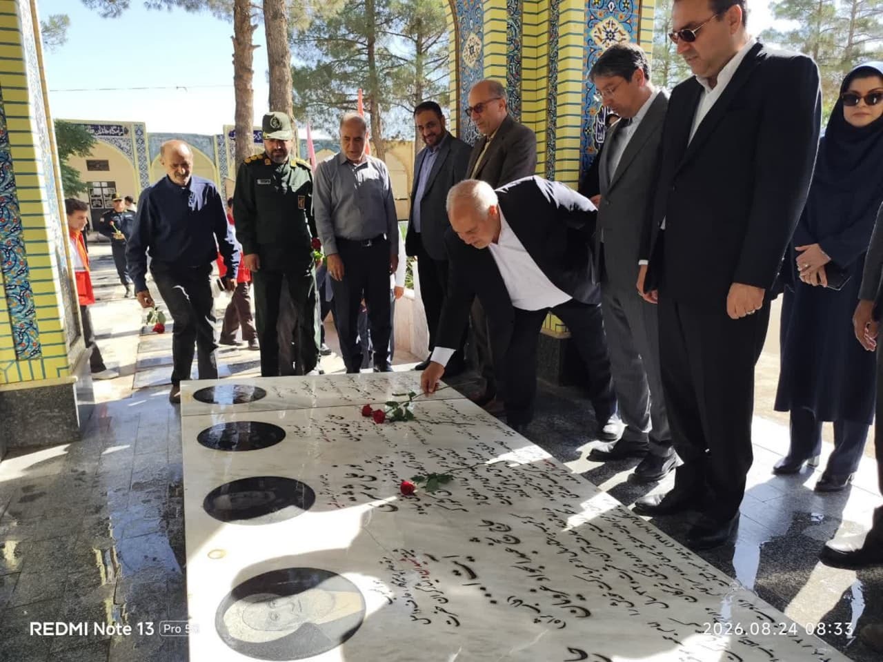 حضور رئیس دانشگاه نیشابور در آیین غبارروبی گلزار شهدای نیشابور همزمان با اولین روز هفته دولت