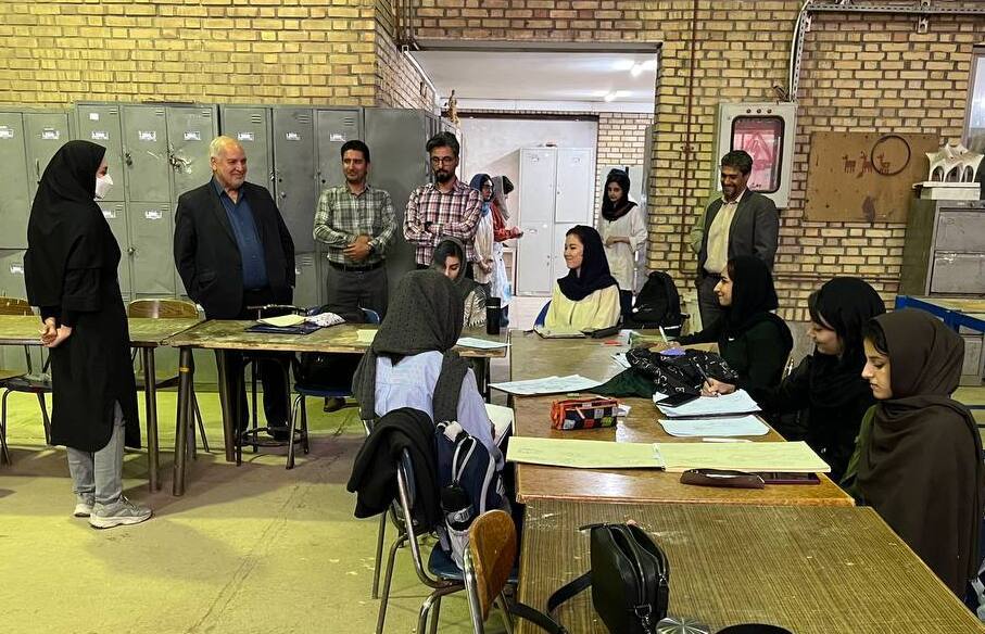بازدید رئیس دانشگاه نیشابور از بخش‌های مختلف دانشکده هنر